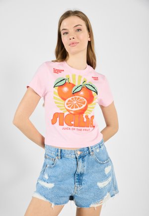 - T-shirt z nadrukiem