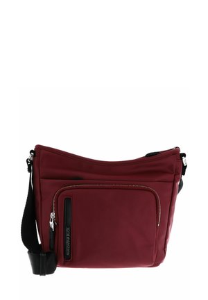 Sac à bandoulière bordeaux en nylon, avec une poche zippée à l'avant, une sangle ajustable et un design épuré avec des accents en métal argenté.