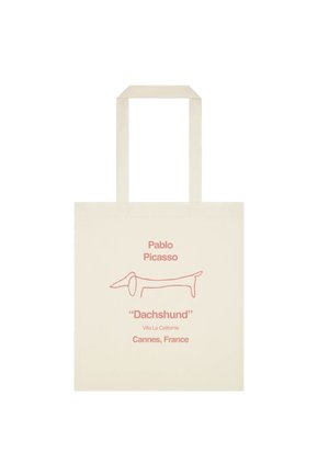 Bolsa tote beige con asas largas, con un dibujo sencillo en contorno rojo de un tejón y texto que hace referencia a Pablo Picasso y Cannes, Francia.