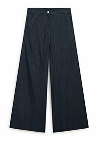 Pantalons en denim large de couleur bleu foncé avec des poches latérales, fermeture à bouton devant et couture visible sur fond blanc.