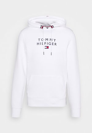 Biała bluza z kapturem z kieszenią typu kangurek, sznurkami oraz czerwonymi i niebieskimi akcentami. Z logo "TOMMY HILFIGER" w kolorze granatowym. Wykonana z miękkiego materiału.