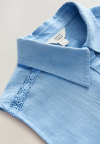 REGULAR FIT - SLEEVELESS - Blúzka so zapínaním na gombíky - light blue
