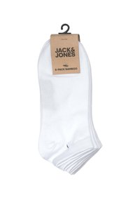 Fünfpackung weißer Bambussocken mit glatter Textur, versehen mit einem Kartontag mit der Marke "JACK & JONES" und Produktdetails.