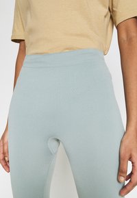 Weekday Legginsy