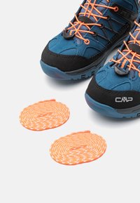CMP KIDS RIGEL MID TREKKING SHOES WP UNISEX - Fjellsko - dusty blue/flash orange
