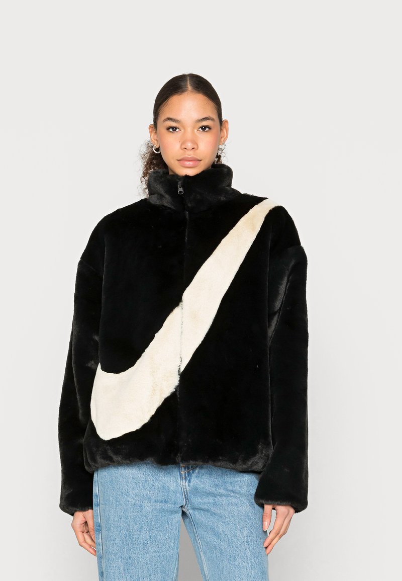 Damen Leichte Jacken | Nike Sportswear FAUX FUR Winterjacke black/fossil/schwarz - TB78985 Damen Leichte Jacken | Nike Sportswear FAUX FUR Winterjacke black/fossil/schwarz - TB78985