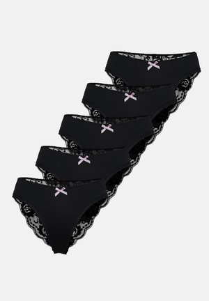 Cinq culottes noires pour femmes avec bordure en dentelle et petits nœuds roses sur la ceinture avant, disposées en pile décalée sur fond blanc.