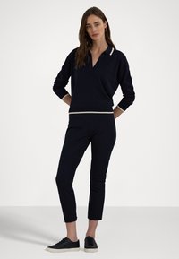 Lauren Ralph Lauren TWO TONE COTTON BLEND POLO SWEATER - Strikkegenser - lauren navy/mascarpone cream