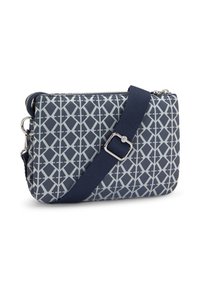 Tasche im Navy-Muster als Crossbody mit geometrischem Design, Reißverschluss und verstellbarem Tragegurt. Hergestellt aus strapazierfähigem Stoff mit silbernem Zubehör.