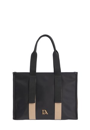 Bolso rectangular negro con correas verticales beige, asas negras y logo dorado "DA" centrado en la parte frontal.