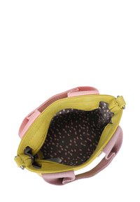 Borsa in tela con un esterno giallo e rosa. L'interno presenta una fodera scura con pois rosa e scomparti con zip.