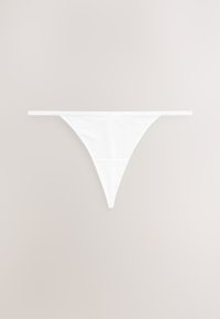 Bílé bavlněné tanga s trojúhelníkovým tvarem a úzkými popruhy. Hladký povrch a minimalistický design, ideální pro diskrétní nošení.