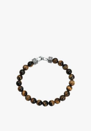 Armband mit polierten runden Tigerauge-Perlen und silbernen dekorativen Würfelverschlüssen auf weißem Hintergrund.