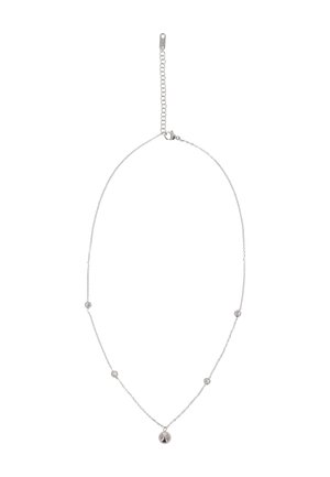 Delikat sølvkæde med fem små runde krystalkugler jævnt fordelt og en en smule større central sølvkuglevedhæng.