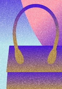 Vreča v odtenkih vijolične in zlate barve z zaobljenim ročajem, gladko teksturo in subtilnim bleščečim vzorcem, postavljena na mehak pastelni ozadje.