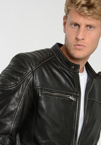 JCC Nahkatakki - vintage black