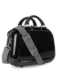 Bolso de mano negro y brillante con forma redondeada, dos asas cortas y una correa de hombro gris desmontable. Acentos metálicos en la parte superior.