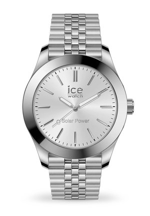 Montre solaire argentée avec un cadran rond lisse, des index d'heure minimalistes et un bracelet en acier inoxydable brillant.