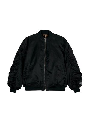 Veste aviateur noire avec fermeture éclair à l'avant, poignets et ourlet côtelés, et tissu texturé. Présente des manches froncées et une doublure en imprimé léopard.