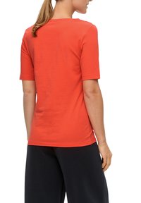 s.Oliver STRETCH - T-shirt print - orange
