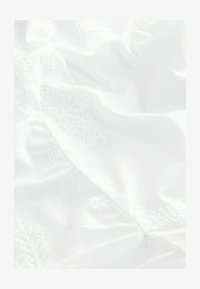 Vald, white