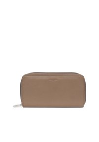 Portafoglio in pelle marrone con superficie testurizzata, forma rettangolare e chiusura con cerniera. Logo discreto impresso sul davanti.