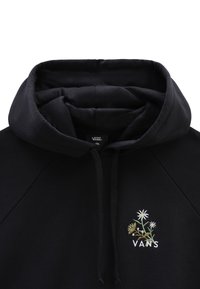 Svart hoodie med känguruficka, dragsko i huvan och broderad blommönster med varumärket "VANS" i mitten.