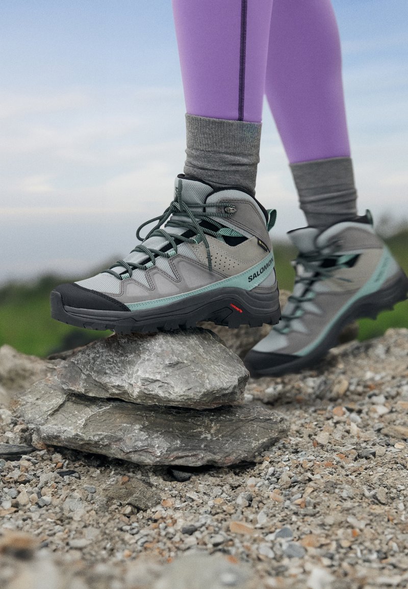 Salomon - QUEST ROVE GORE TEX - Túracipők - quarry/quiet shade/black, Nagyítás