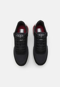 Tommy Jeans TECHNICAL RUNNER - Zapatillas - rouge