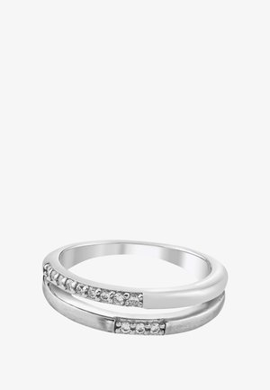 Bague double en argent avec une finition polie, une bande ornée de pierres précieuses claires et scintillantes, et l'autre avec une texture mate.