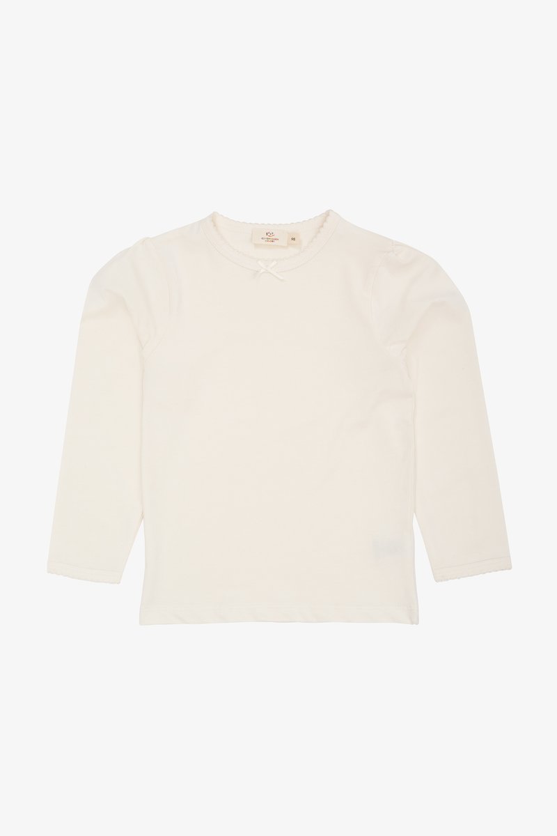 Weißes Langarmshirt aus weicher Baumwolle. Hat einen gewellten Ausschnitt, eine kleine Schleifenakzentuierung und elastische Bündchen. Glatte Textur.