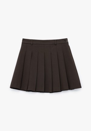 Bruine geplooide rok met verticale streepjes, voorzien van een tailleband en een zijrits. Gemaakt van stof, heeft het scherpe, strakke lijnen.