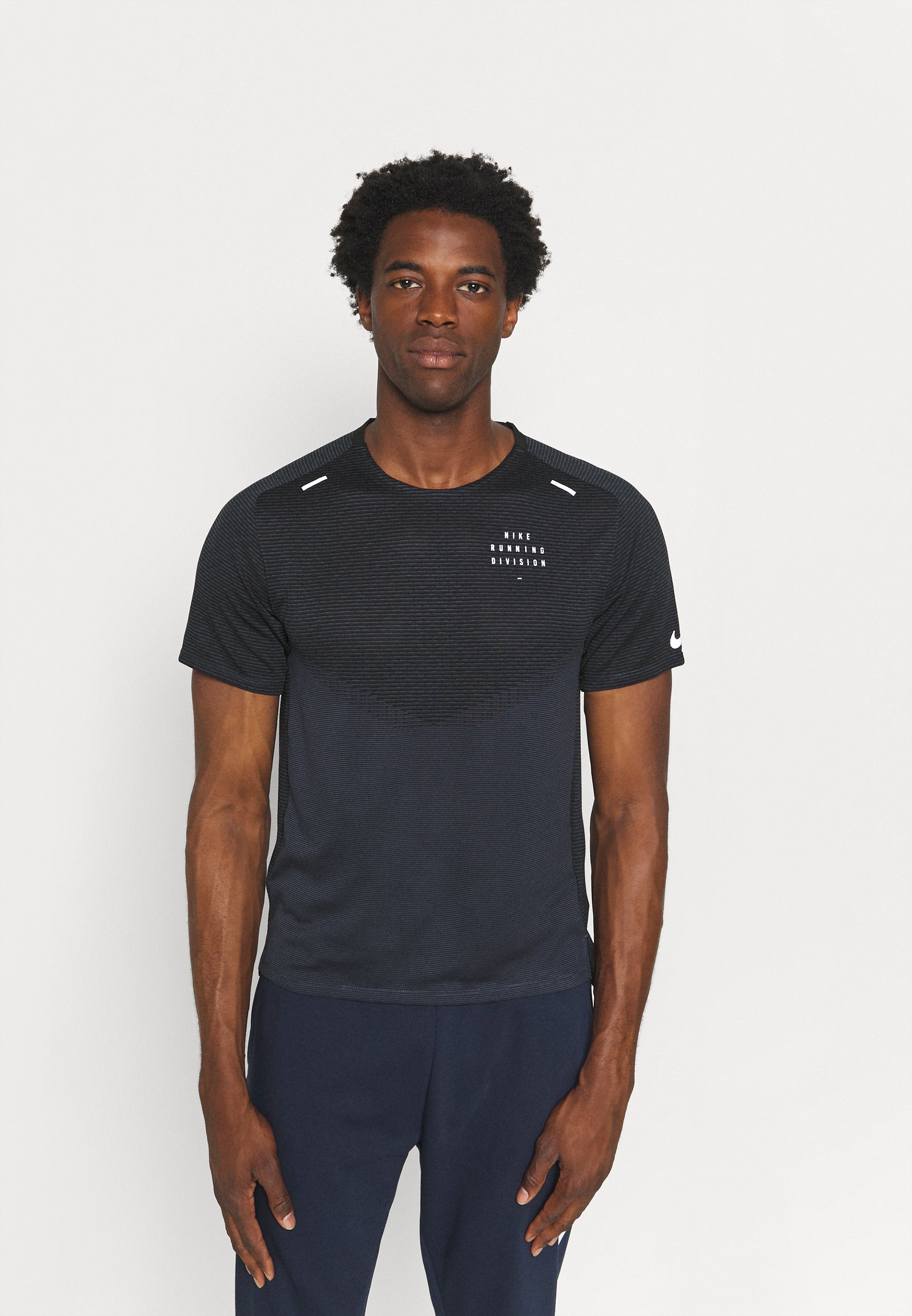 Nike Performance RUN - T-shirt print - black/thunder blue/silver/Zwart -  Zalando.nl