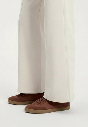 OYSHO WITH PIECES - Sneakers - bordeaux