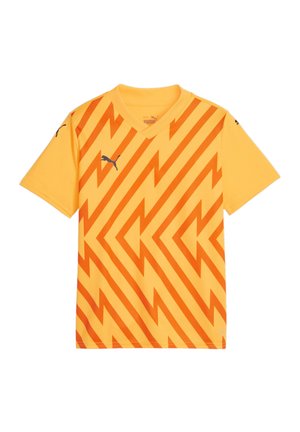 Gele sportieve shirt met een oranje zigzagpatroon, korte mouwen, ronde hals en zwart Puma-logo op de linkerborst en mouw.