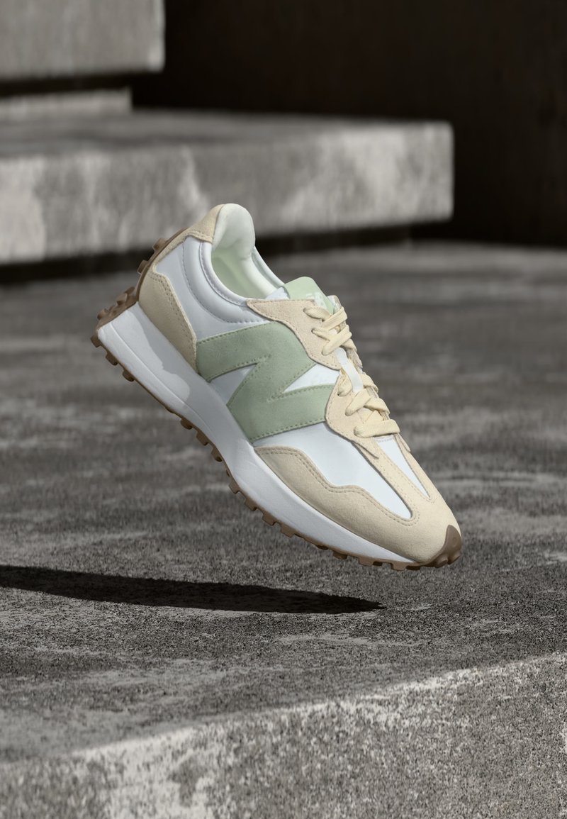 W327 white/off-white