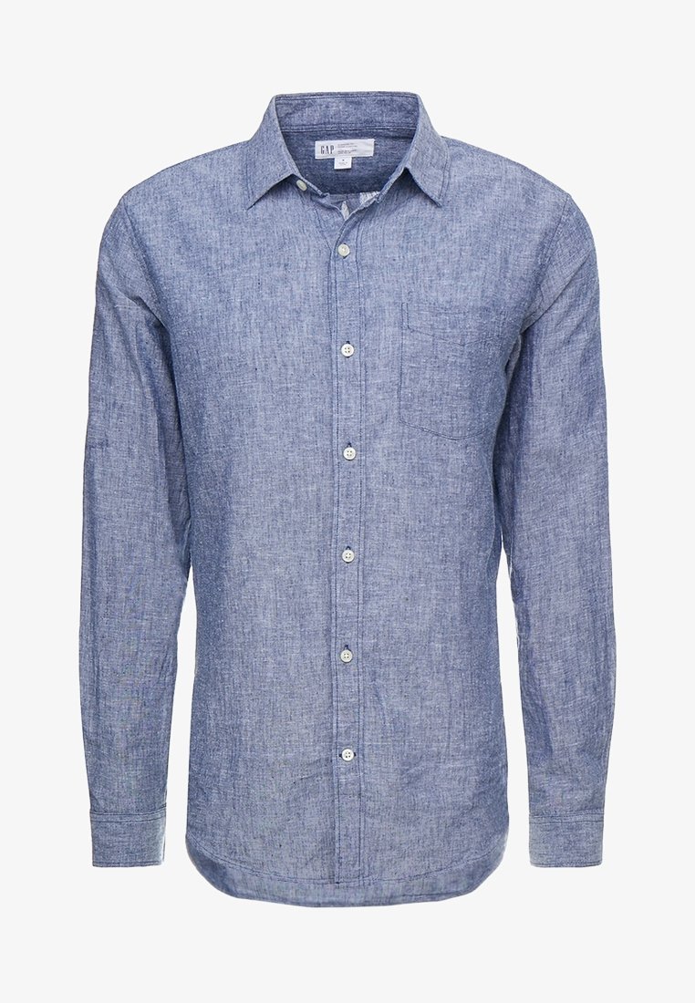 Chemise pour homme à manches longues en chambray bleu avec col et poche poitrine, style décontracté par GAP.
