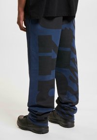 ecko unltd. BIG FONT JOGGING - Nadrágok - black blue