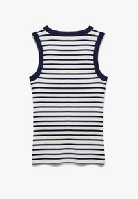 Mouwloos tanktop met een geribbelde textuur in marineblauw en witte horizontale strepen. Ronde halslijn met marineblauw afgewerkt langs de randen.