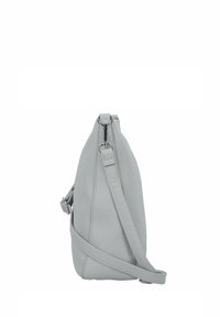 Borsa a spalla in pelle grigia con finitura testurizzata, forma snella, tracolla regolabile e chiusura con zip sulla parte superiore.