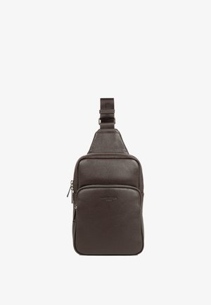 Borsa a tracolla in pelle marrone con finitura testurizzata, dotata di una tracolla singola e due scomparti con cerniera sul davanti.