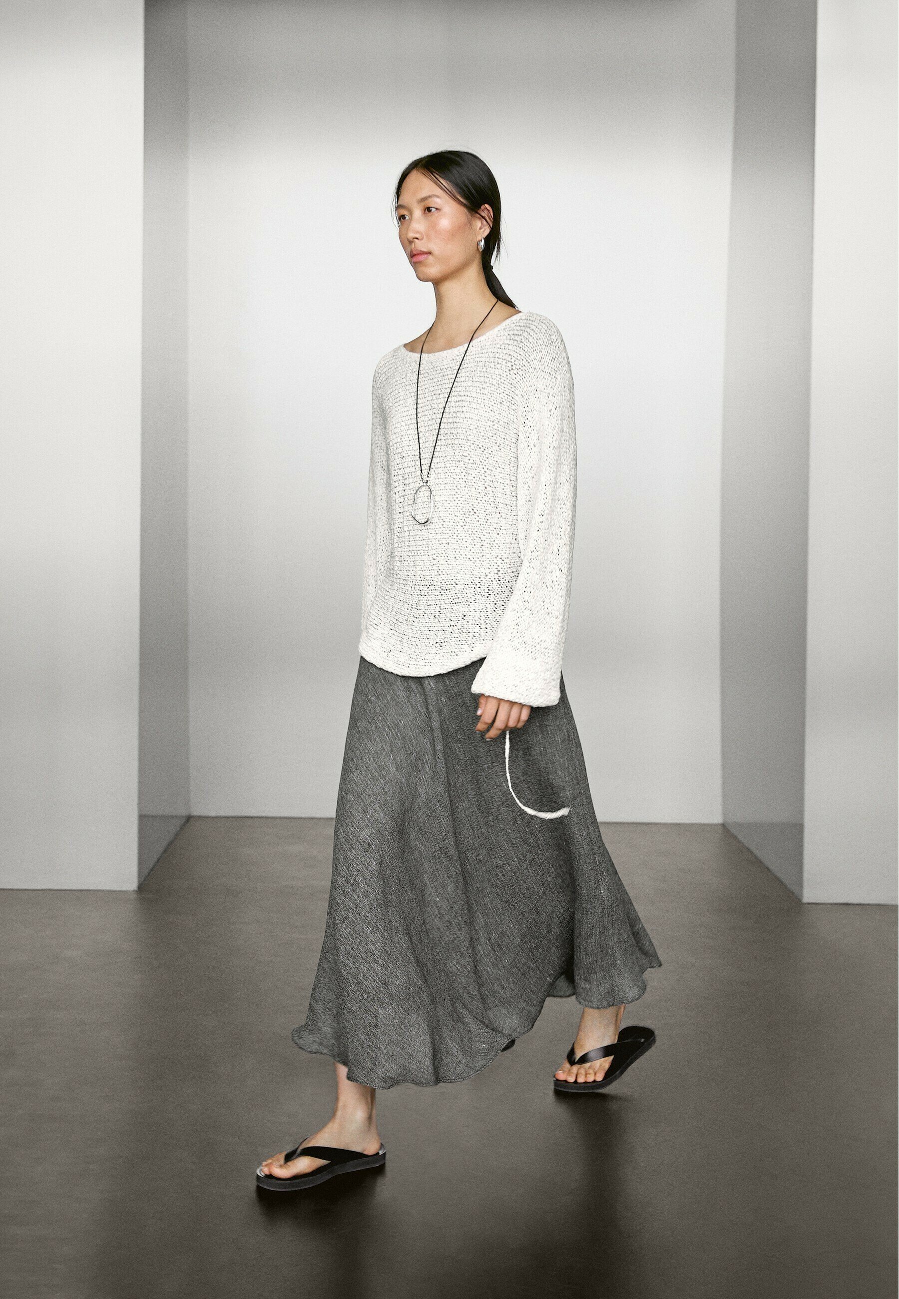 【Massimo Dutti】Maltinto wash midi skirt with seam details Maltinto skirt with seam details · Taupe Grey · Smart