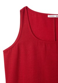Top rosso senza maniche realizzato in tessuto testurizzato. Caratterizzato da un colletto rotondo e un'etichetta con il nome del marchio "Terranova" e la taglia "S."