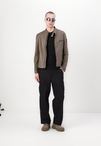 Belstaff WALKHAM - Lengva striukė - dark pumice