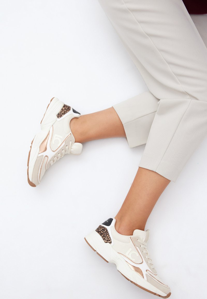 LOLA CASADEMUNT Tenisky - off white