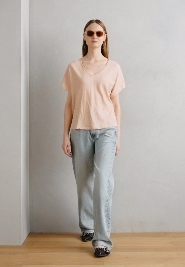 V NECK SHORT SLEEVE - Basic T-shirt - chalky peach4