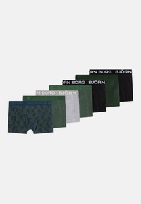 Ensemble de sept boxers de différentes couleurs : vert foncé avec motif, vert foncé uni, gris et noir, avec des ceintures élastiques arborant le logo de la marque.