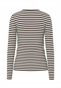 Top a maniche lunghe a righe marroni e bianche con design aderente e texture a coste. Classico scollo a girocollo, vista posteriore solamente.