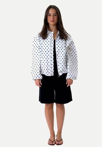 Επιλέχθηκε, white