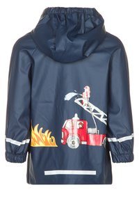 Marinevannjakke med brannbilgrafikk, brannmann, flammer og refleksdetaljer ved mansjetter og kant.